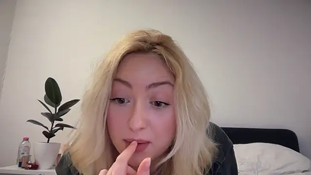 Kitty Swetty online show from February 25, 2026, 10:42 pm