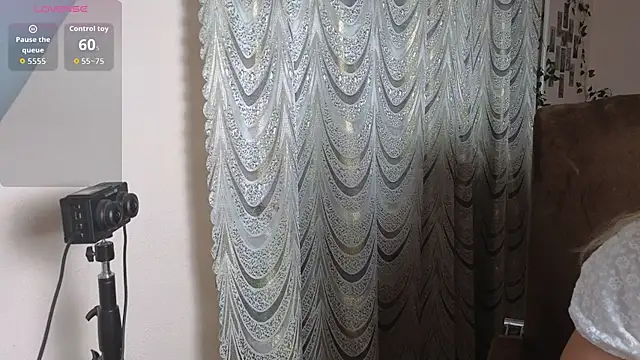 Laura Gol online show from October 24, 2025, 9:03 pm