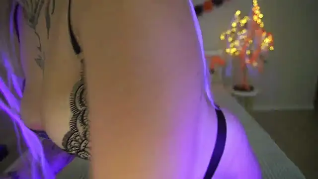 Snapshot of IvyLaurent chatting on October 29, 2025, 1:32 pm IvyLaurent online show from October 29, 2025, 1:32 pm