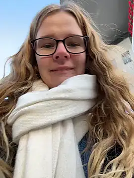 Snapshot of Bikergirl_97 chatting on November 21, 2025, 12:48 pm Bikergirl 97 online show from November 21, 2025, 12:48 pm