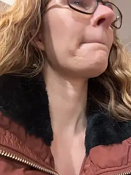 Snapshot of Bikergirl_97 chatting on December 4, 2025, 2:05 pm Bikergirl 97 online show from December 4, 2025, 2:05 pm