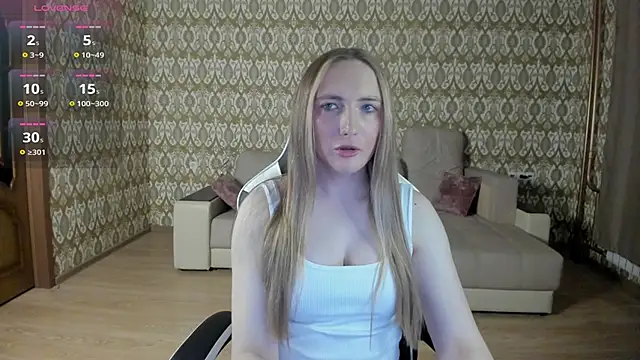 Snapshot of Vi_Luxy chatting on May 6, 2026, 2:04 am Vi Luxy online show from May 6, 2026, 2:04 am