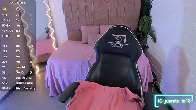 Snapshot of juanita_tay chatting on December 18, 2025, 11:47 am juanita tay online show from December 18, 2025, 11:47 am