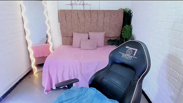 Snapshot of juanita_tay chatting on January 5, 2026, 5:27 pm juanita tay online show from January 5, 2026, 5:27 pm