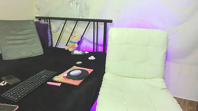 Clunita online show from December 15, 2025, 2:12 pm