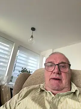 Snapshot of mke1874 chatting on June 15, 2026, 2:50 pm mke1874 online show from June 15, 2026, 2:50 pm