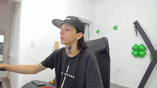 StraightBoy Nick online show from April 1, 2026, 4:58 am