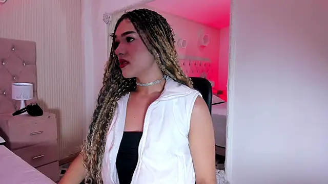 Snapshot of MarilynDupont chatting on October 22, 2025, 12:37 pm MarilynDupont online show from October 22, 2025, 12:37 pm