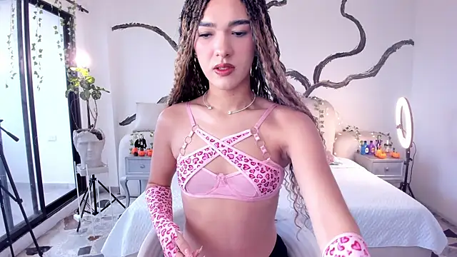 Snapshot of MarilynDupont chatting on October 24, 2025, 12:04 pm MarilynDupont online show from October 24, 2025, 12:04 pm