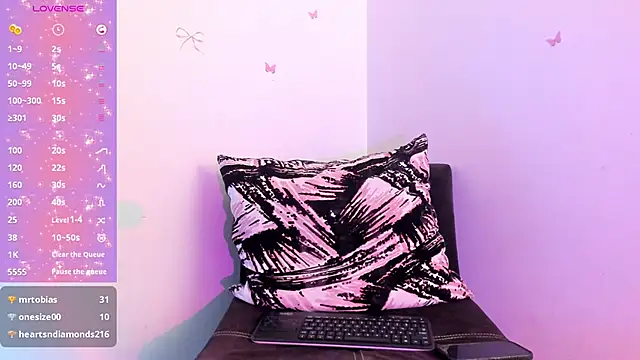 Snapshot of MarilynDupont chatting on November 20, 2025, 11:36 pm MarilynDupont online show from November 20, 2025, 11:36 pm