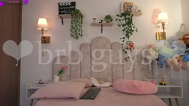 violeth     online show from March 27, 2026, 1:01 pm