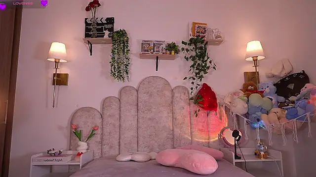 violeth     online show from February 23, 2026, 1:12 pm