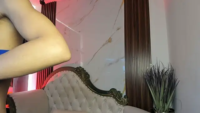 CoralieBronson online show from November 6, 2025, 8:35 pm