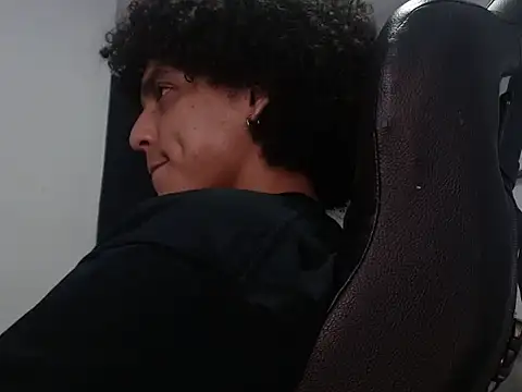 Xfire boy69 online show from October 22, 2025, 4:34 am