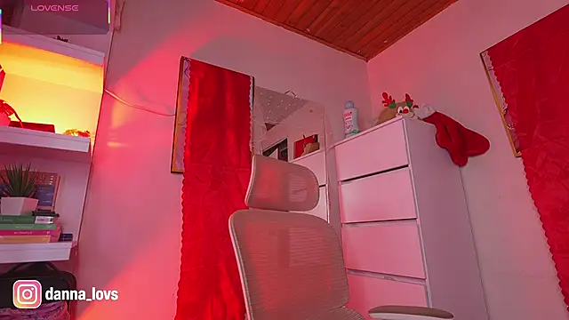 Snapshot of Dannaa_Lovs chatting on December 16, 2025, 6:01 pm Dannaa Lovs online show from December 16, 2025, 6:01 pm