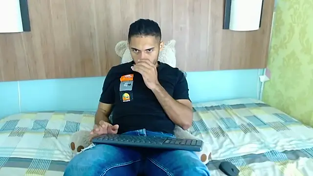 Derek Storm  online show from December 5, 2025, 12:15 pm