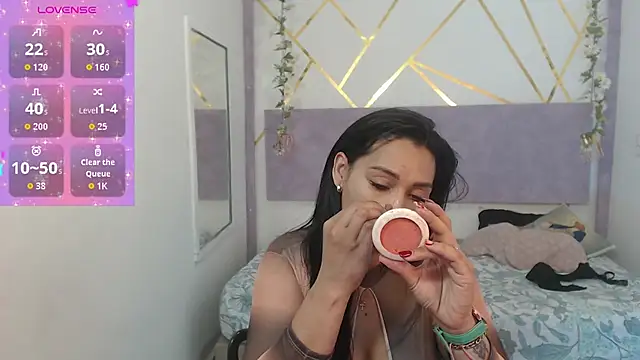 Snapshot of IvyShine7 chatting on November 9, 2025, 7:18 pm IvyShine7 online show from November 9, 2025, 7:18 pm