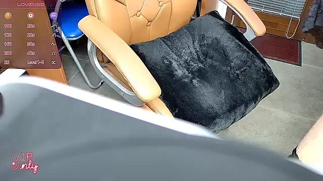 Snapshot of ROBY_SWEETHOT chatting on January 10, 2026, 10:38 pm ROBY SWEETHOT online show from January 10, 2026, 10:38 pm