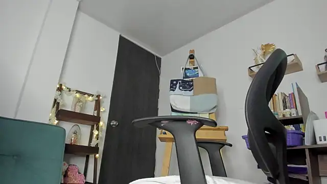 Snapshot of lady_sophie chatting on October 29, 2025, 3:00 pm lady sophie online show from October 29, 2025, 3:00 pm