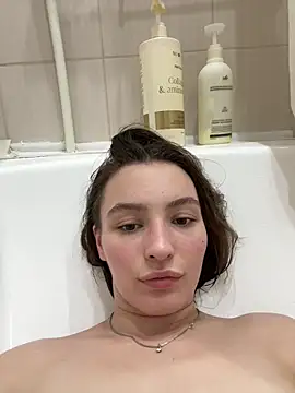 Snapshot of ZariaFlame chatting on November 4, 2025, 9:29 pm ZariaFlame online show from November 4, 2025, 9:29 pm