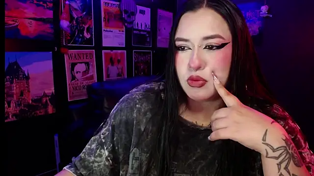 Snapshot of Ravendark_ chatting on January 6, 2026, 10:03 pm Ravendark online show from January 6, 2026, 10:03 pm