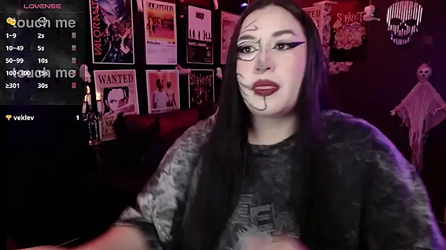 Ravendark  online show from October 27, 2025, 7:04 pm