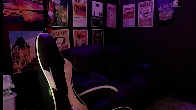 Snapshot of Ravendark_ chatting on February 3, 2026, 9:53 pm Ravendark online show from February 3, 2026, 9:53 pm