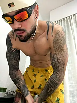 penebunny online show from December 15, 2025, 4:40 am