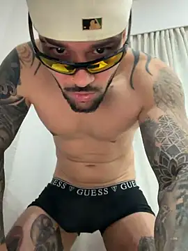 penebunny online show from April 3, 2026, 5:47 am