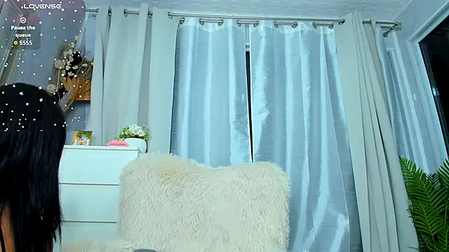 ParissHiltonX online show from September 13, 2025, 3:17 am