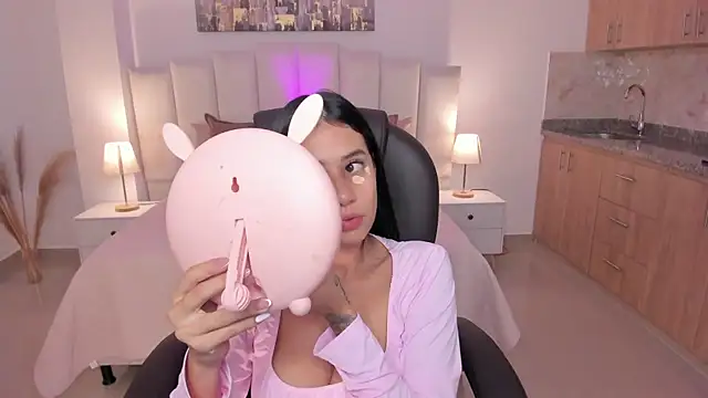 Snapshot of miranda_crawfor chatting on September 21, 2025, 12:10 pm miranda crawfor online show from September 21, 2025, 12:10 pm