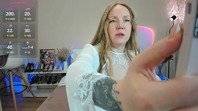 Snapshot of BethSun chatting on November 12, 2025, 6:45 pm BethSun online show from November 12, 2025, 6:45 pm