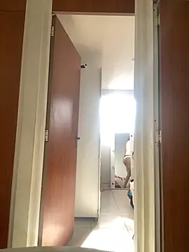 amandaaasilvaa online show from December 5, 2025, 11:53 am