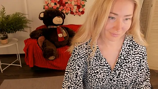 Snapshot of AstraMonroe chatting on May 24, 2026, 10:26 am AstraMonroe online show from May 24, 2026, 10:26 am
