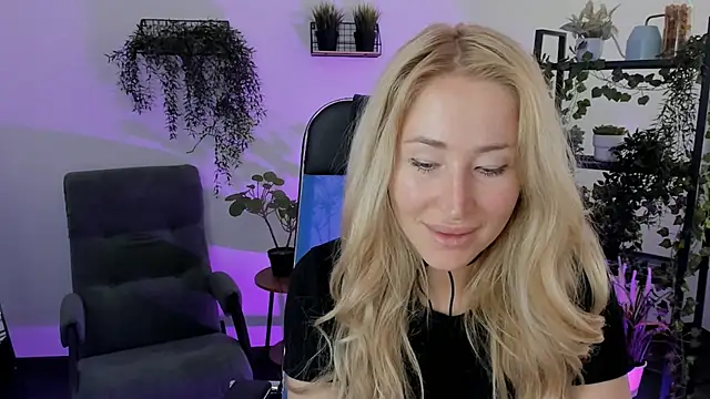 AstraMonroe online show from April 9, 2026, 6:19 am