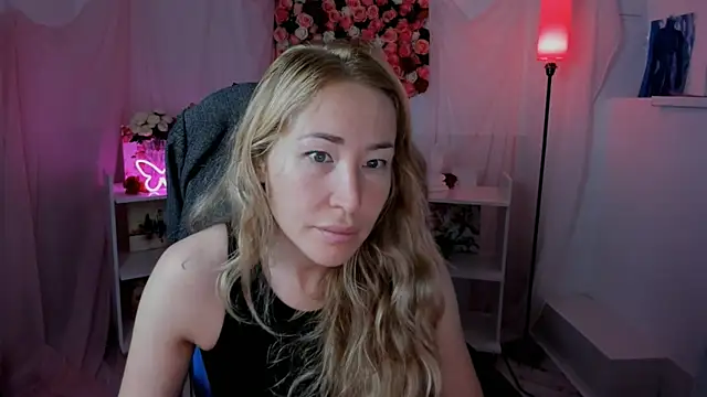 AstraMonroe online show from September 10, 2025, 4:33 am