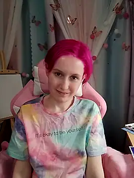 Fuzzy Unicorn online show from November 4, 2025, 7:28 pm