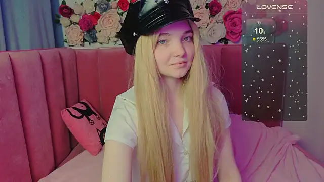 Snapshot of AnimeAlica18 chatting on November 12, 2025, 10:19 am AnimeAlica18 online show from November 12, 2025, 10:19 am