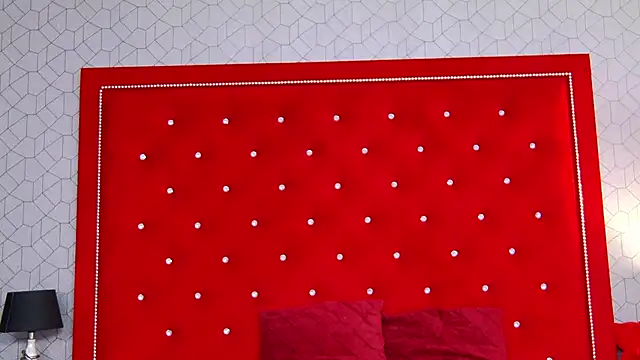 Ellsa Jean  online show from November 3, 2025, 5:01 am