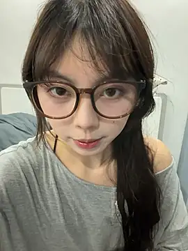 xuannv0000 online show from February 9, 2026, 9:40 am