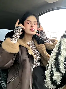 Snapshot of MiraReach chatting on November 3, 2025, 3:01 am MiraReach online show from November 3, 2025, 3:01 am