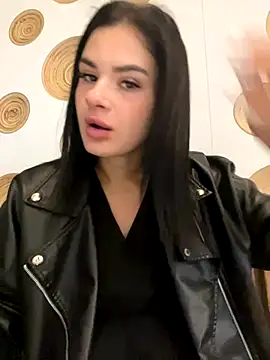 Snapshot of MiraReach chatting on September 19, 2025, 3:32 am MiraReach online show from September 19, 2025, 3:32 am