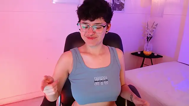 Snapshot of jeroharper chatting on November 4, 2025, 3:05 pm jeroharper online show from November 4, 2025, 3:05 pm