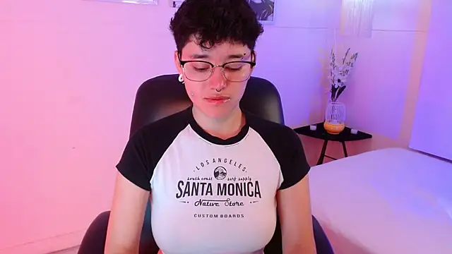 Snapshot of jeroharper chatting on October 13, 2025, 4:08 pm jeroharper online show from October 13, 2025, 4:08 pm