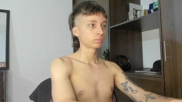 Snapshot of spacehumanz chatting on October 29, 2025, 2:32 am spacehumanz online show from October 29, 2025, 2:32 am