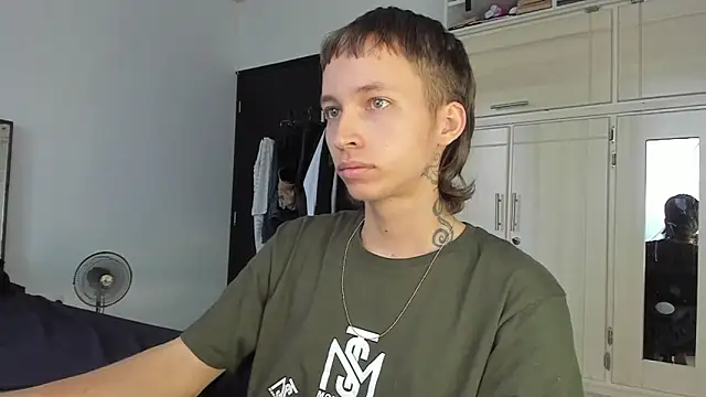 Snapshot of spacehumanz chatting on January 7, 2026, 1:49 pm spacehumanz online show from January 7, 2026, 1:49 pm