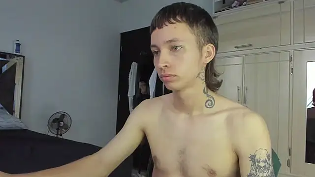 Snapshot of spacehumanz chatting on January 8, 2026, 12:11 pm spacehumanz online show from January 8, 2026, 12:11 pm