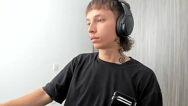 Snapshot of spacehumanz chatting on February 25, 2026, 7:03 pm spacehumanz online show from February 25, 2026, 7:03 pm