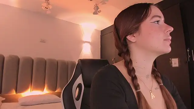 Snapshot of AlliceLover chatting on January 7, 2026, 11:37 am AlliceLover online show from January 7, 2026, 11:37 am