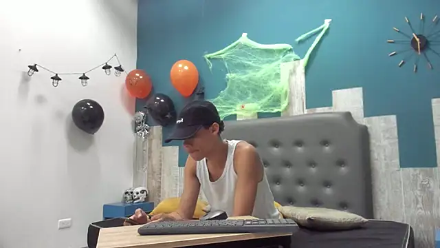 Ian1  online show from October 23, 2025, 11:20 am